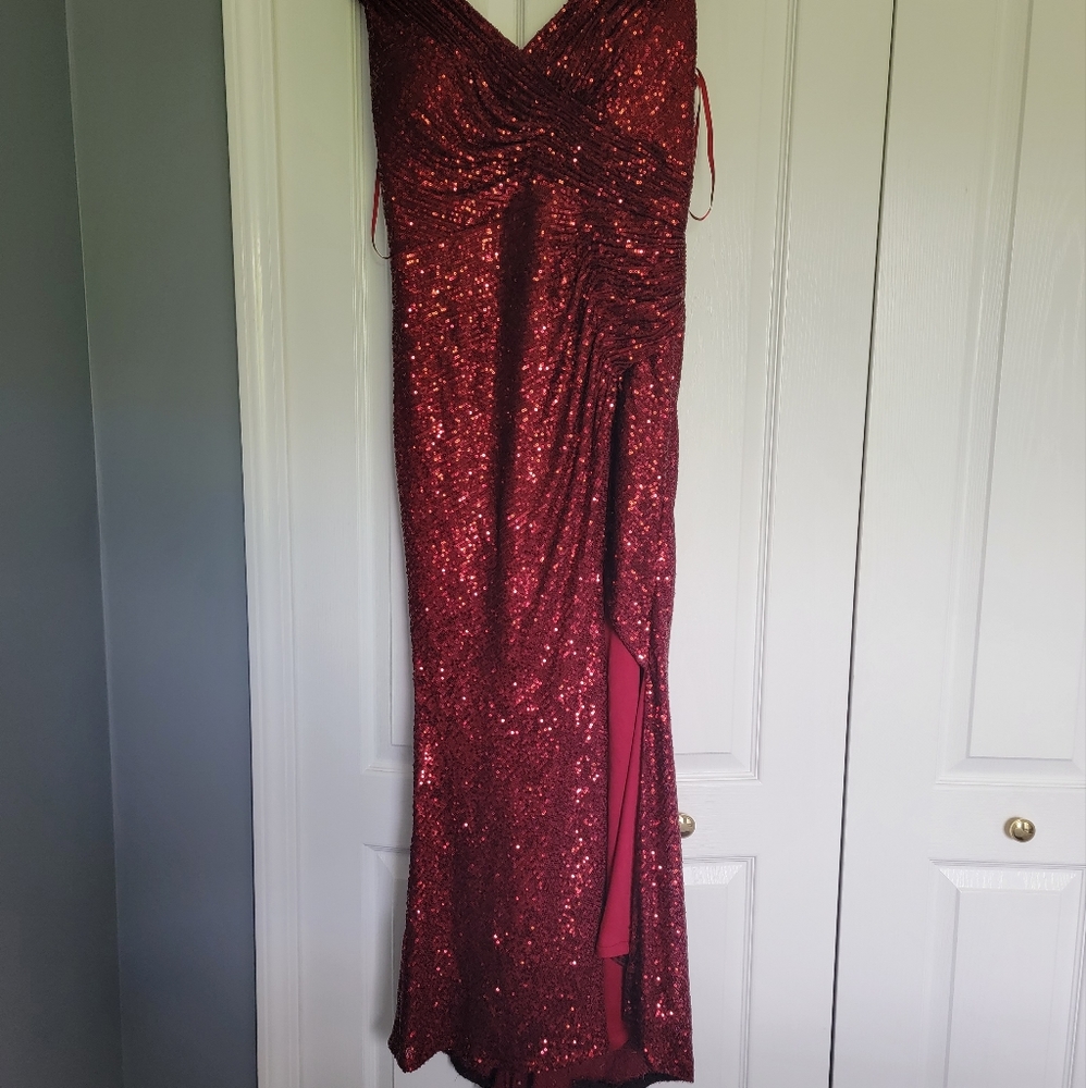 Gown/formal dress